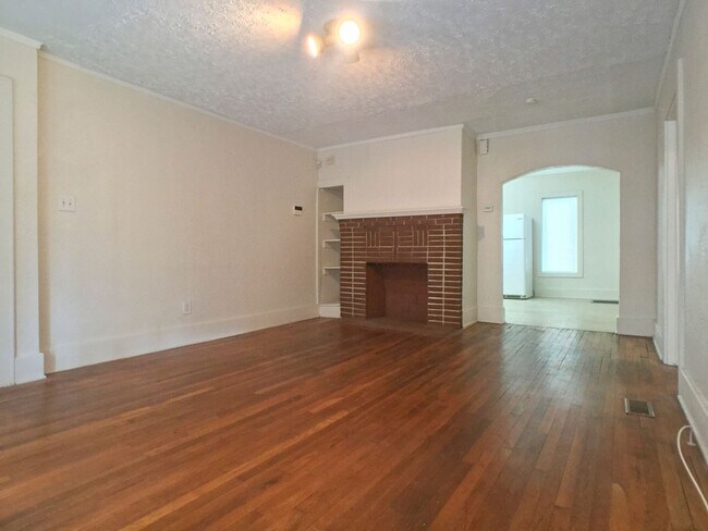 829 E 32nd St Unit C