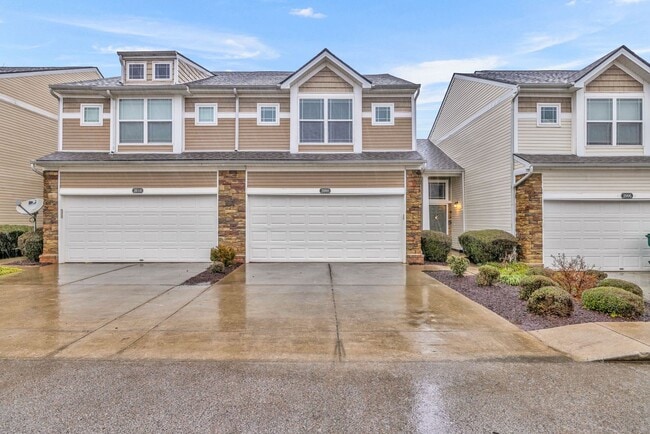 Building Photo - Move-in Ready Townhome in heart of Spring Hill