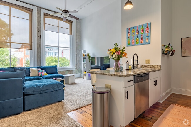 1BR, 1BA - 879SF