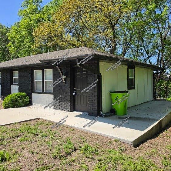 Photo - 408 NE Westwind Dr