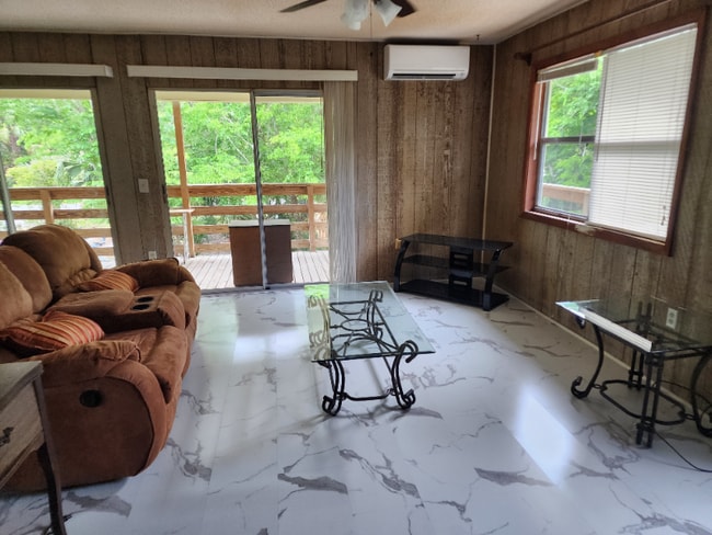 Photo - 1737 Evergreen St