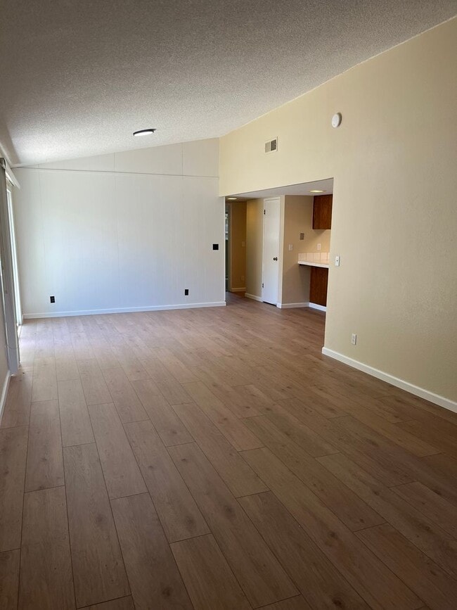 Photo - Cowell 4808-4810 Unit 4810