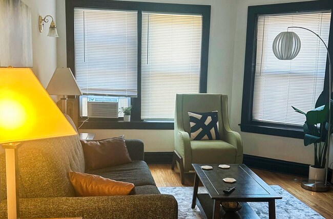 Photo - 1909 W Larchmont Ave Unit 3A