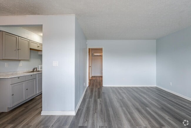 Building Photo - 209 N Woodland Dr Rental