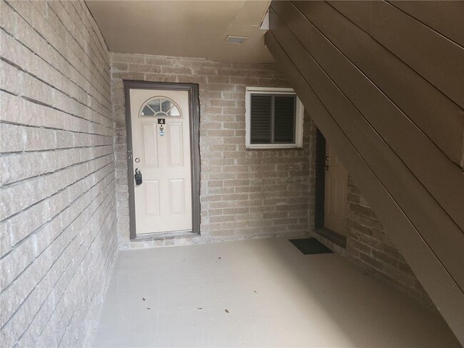 Building Photo - 346 Carpenter Dr NE Unit 4