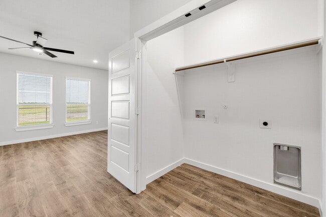 Photo - AVAILABLE NOW! LUXURIOUS DUPLEX LOCATED ON 1-ACRE LOT IN MIDLOTHIAN, TX!