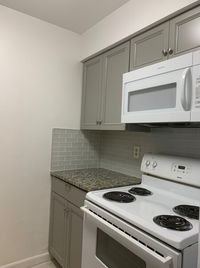 Building Photo - 6062 22nd Ave N Unit 3