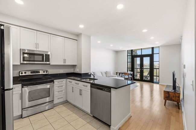 Photo - Mt Vernon Square Condo | 1 Bed | 1 Bath | 700 Sf | Private Balcony Unidad 1103