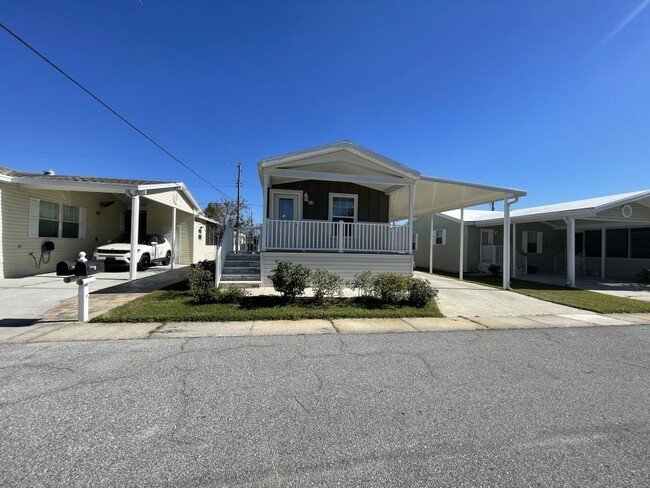 Photo - 1415 Main St