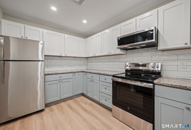 682 Main St Unidad 2F