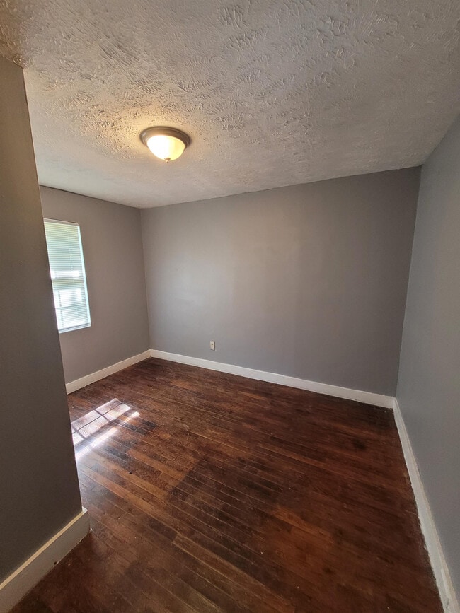 Photo - 240 Wadley St NW