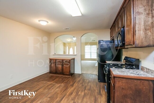 Photo - 603 Embassy Walk