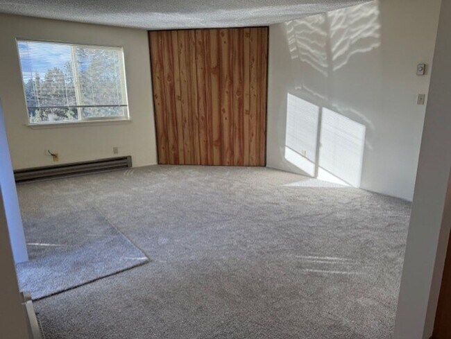 Photo - MOVE IN SPECIAL 1/2 OFF FIRST MONTHS RENT WITH A YEAR LEASE / West Side Location