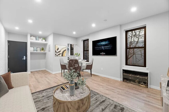 Photo - 453 West 48th Street Unidad 4B