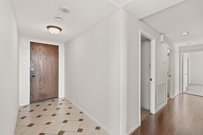 Photo - 14 Greenway Plz Unit 13P