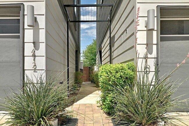 Photo - 1412 Waterloo Shore Ln