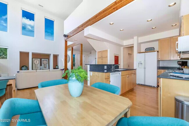 Kitchen & dining