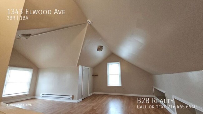 Photo - 1343 Elwood Rd House