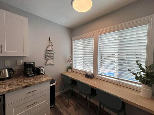 Photo - Updated 1 bedroom 1 bathroom Furnished Uni... Unidad 3757