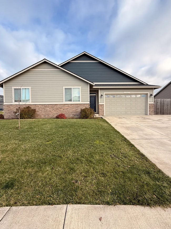Building Photo - Modern Design Duplex