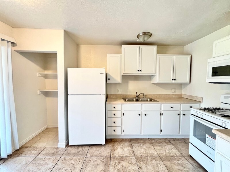 Photo - 920 W Montague Ave