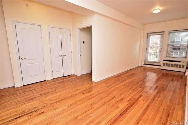 Building Photo - 41-32 44th St Unit 3B