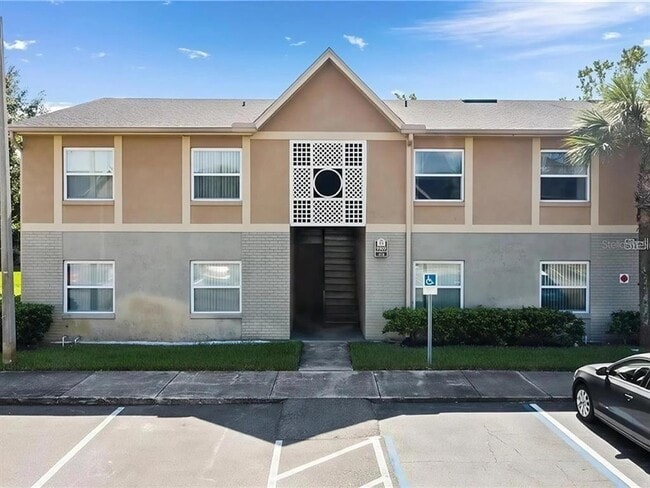 Building Photo - 9909 Sweepstakes Ln Unit 4