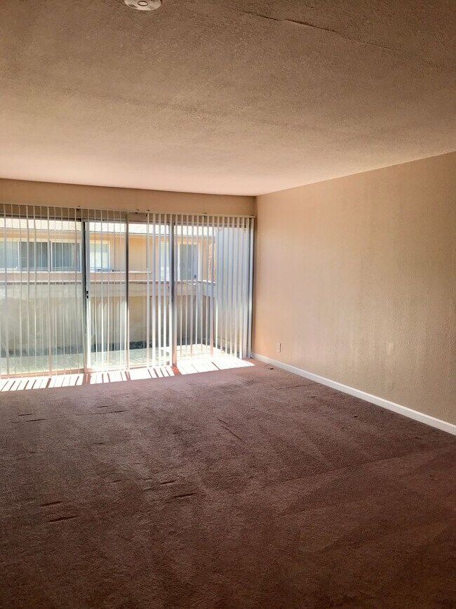 1 Bedroom Condo in Hayward Available Now... House Rental in Hayward