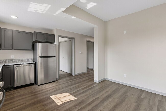 Photo - 321 6th St E Unidad 3