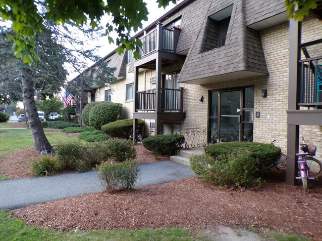 Building Photo - 9 Tiffany Rd Unit 1