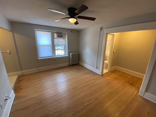 Building Photo - 100 Howe St Unit 106