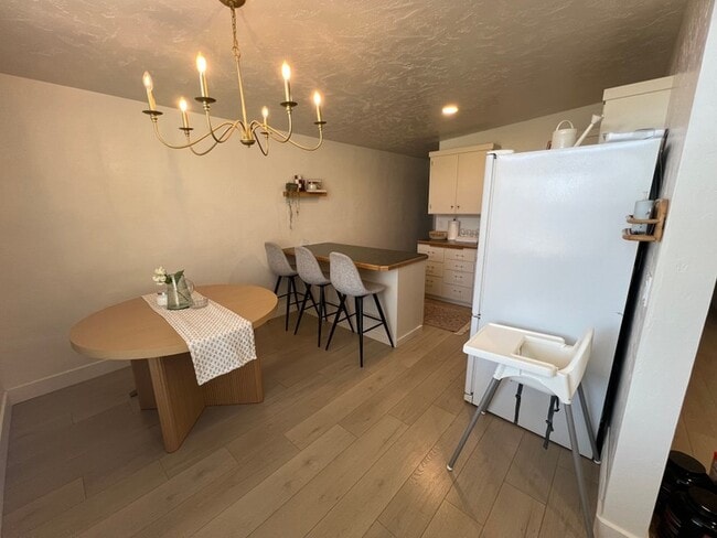 Photo - 1451 Lynnwood Ave