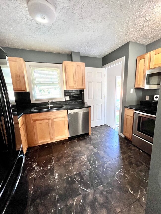 Photo - Beautiful 3 bed, 2 bath, 2 car garage