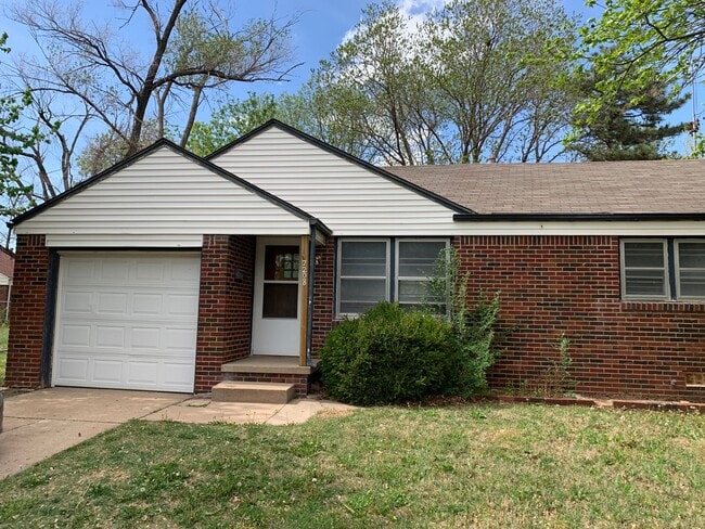 $900 - 2 bedroom/ 1 bathroom - Single fami... - $900 - 2 bedroom/ 1 bathroom - Single fami... House
