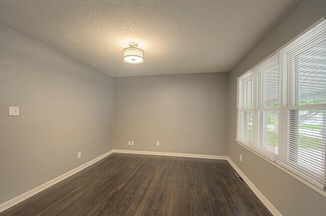 Photo - 10806 Bennington Ave