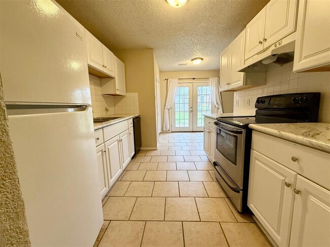 Photo - 2109 Meridian Dr