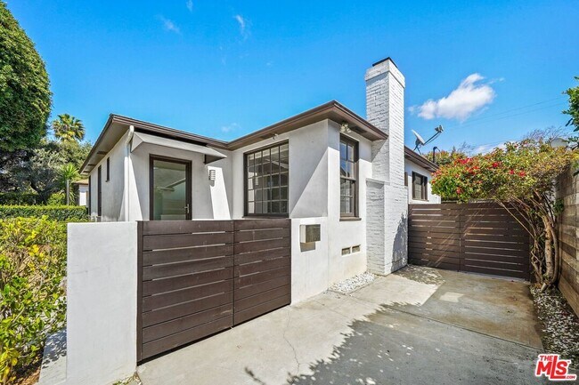 Photo - 1132 Greenacre Ave