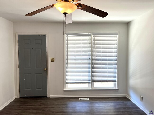 Photo - 3347 Thunderbird Rd