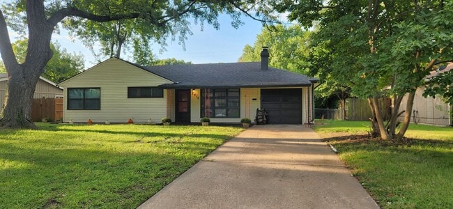 Building Photo - 3BR, 2BTH Beautiful ranch style home with ...