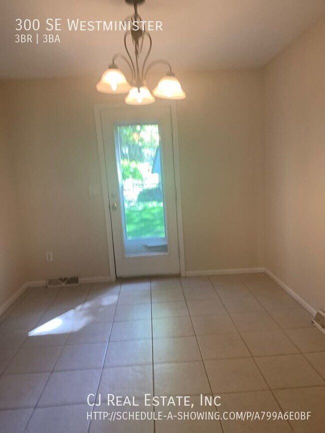 Photo - 300 SE Westminister Rd