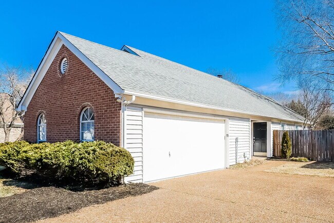 Photo - 2730 Riverbend Dr