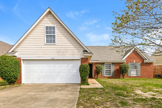 Building Photo - 1812 Cherry Creek Dr