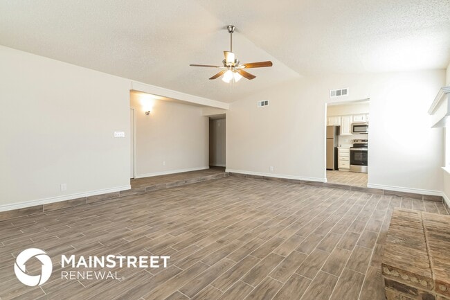 Photo - 2718 Holy Cross Ln