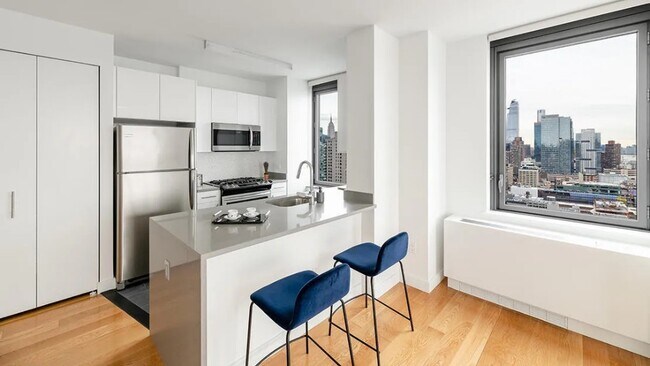 606 W 57th St Unit 327
