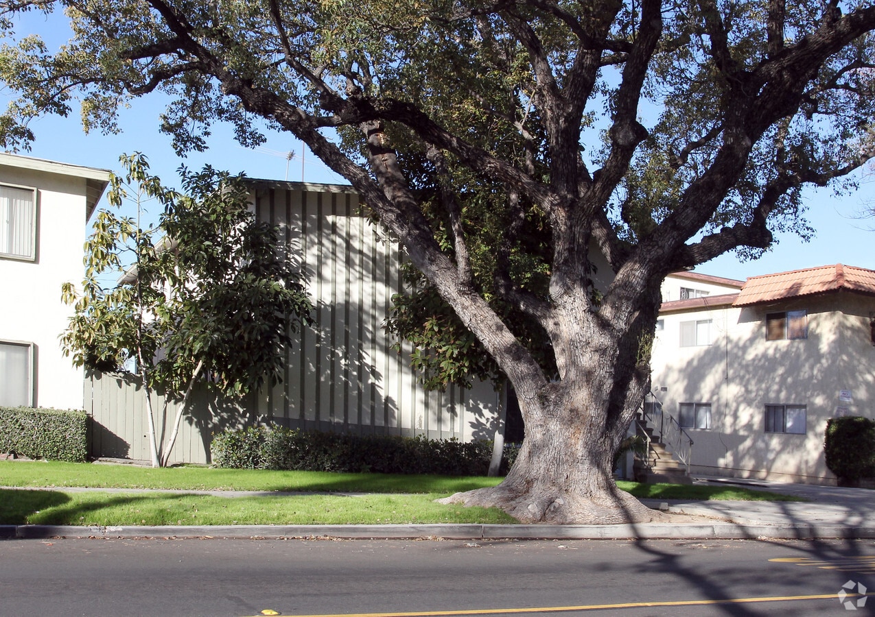 Photo - Pickering Apts