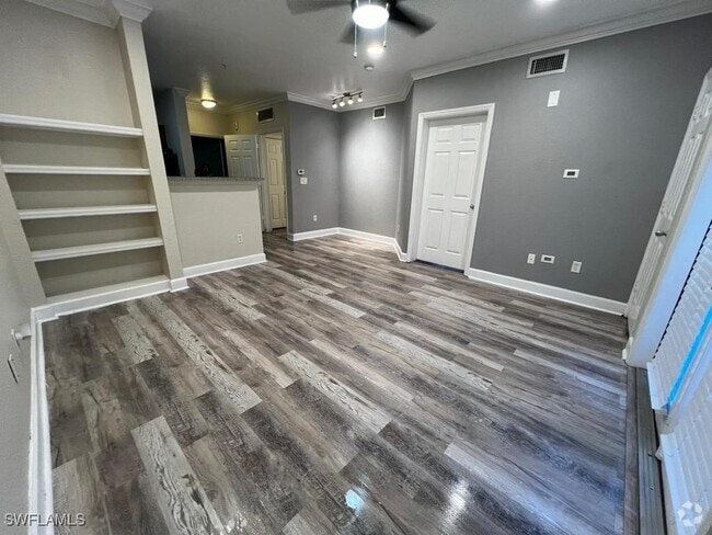 Building Photo - 304 E South St Rental
