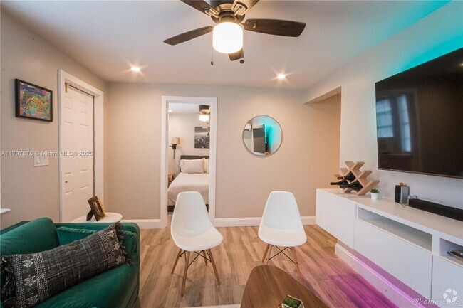 Building Photo - 227 SW 30th Ave Unit A Rental