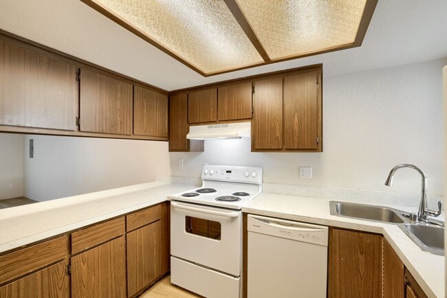 Photo - 6931 Rainier Dr Unit 31-07