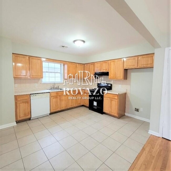 Photo - 82 Hawthorne Ave