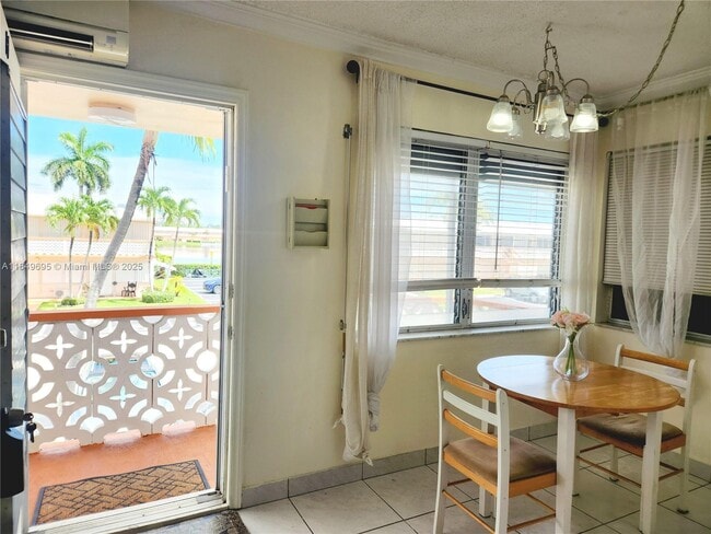 Building Photo - 920 SW 11th Ave Unit 11D Rental